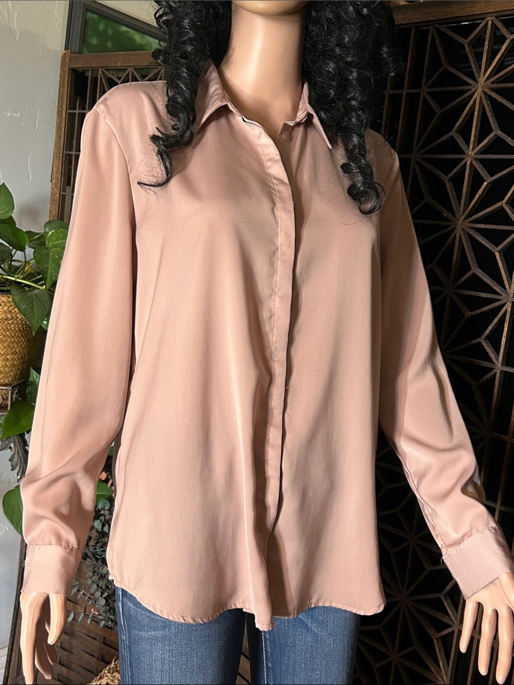 DYNAMITE SILKY TAN BLOUSE M